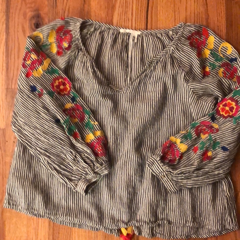 Gorgeous anthro top with tassels in the back!!